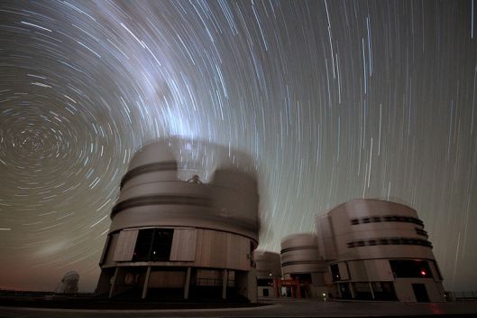 A 45-minute exposure at the 2600 metre high Cerro Paranal, home of ESO’s Very Large Telescope (VLT) array.  By Gianluca Lombardi/ ESO, released under Creative Commons Attribution 3.0 Unported