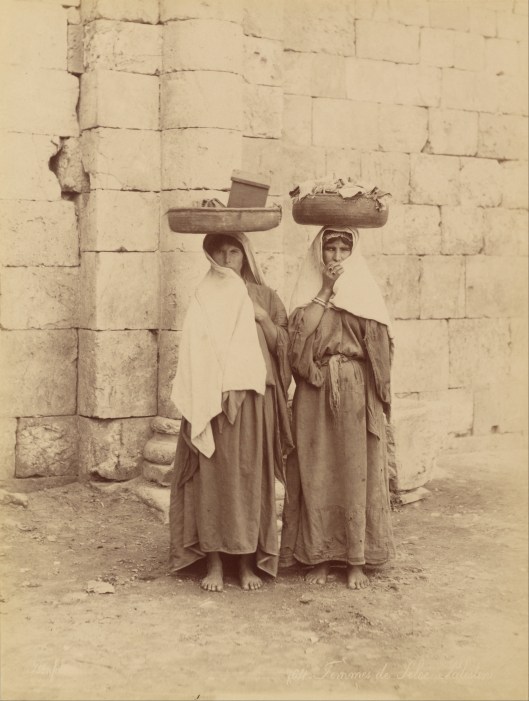 'Femmes de Siloe, Palestine by Felix Bonfils Silver albumen print c1867-1870 {{PD}}