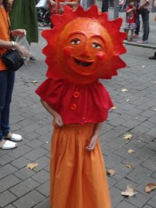'Cercavila menuda de la Festa Major d'Igualada 2013. Nan infantil - Sol' Photo by Jordiferrer CC BY-SA 3.0