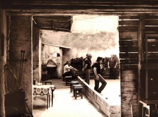 Gioco delle bocce ad Arcè (frazione di Pescantina, provincia di Verona) in una foto d'epoca {{PD}}